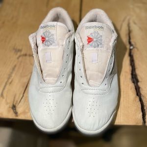 WHITE REEBOK CLASSIC WOMENS SIZE 7 1/2